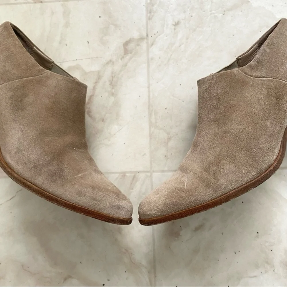 $350 Vince Made in Italy Hamilton Tan Suede Blocky Heel Ankle Boots Boots sz 8